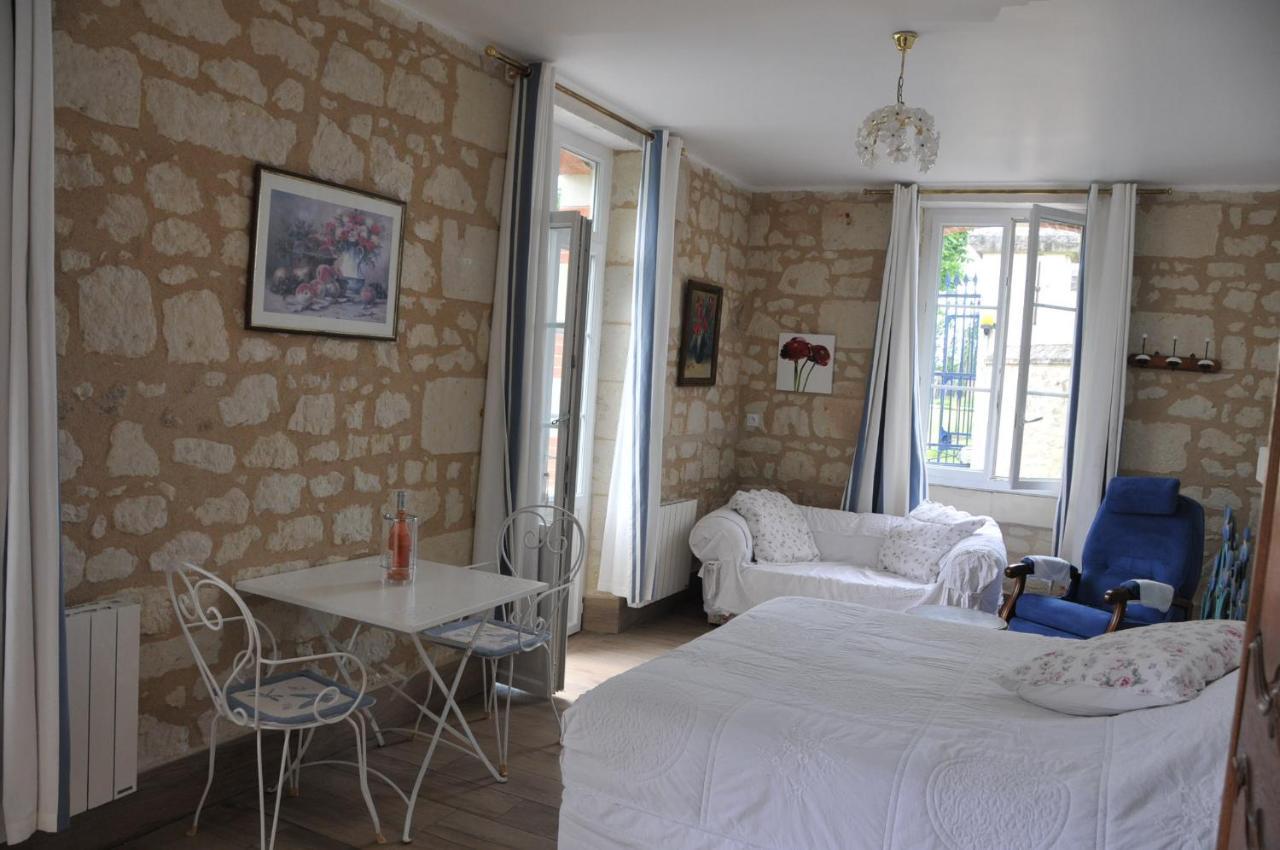 Petite Maison Des Roses - Gite 2 Personnes Brain-sur-Allonnes Dış mekan fotoğraf